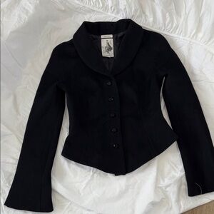 NWOT
Yumi Eto
Made in Italy
90%Wool 
10% cashmere 
Elegant Black Women's Jacket